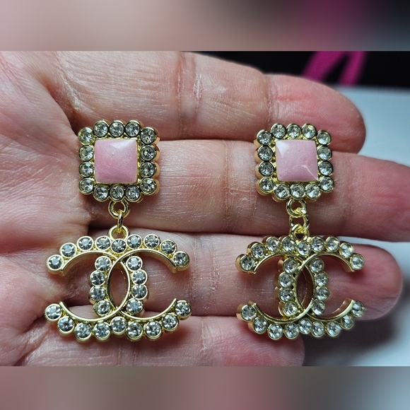 <AUTH> Chanel Pink and Gold Sparkle Dangle Earrings NEW - Picture 6 of 7